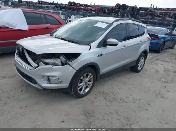 1FMCU0HD8JUD00089 2018 FORD ESCAPE - Image 2