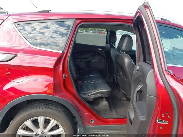 1FMCU0J90HUC99312 2017 FORD ESCAPE - Image 8