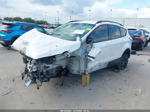 1FMCU0J91HUA60982 2017 FORD ESCAPE - Image 2