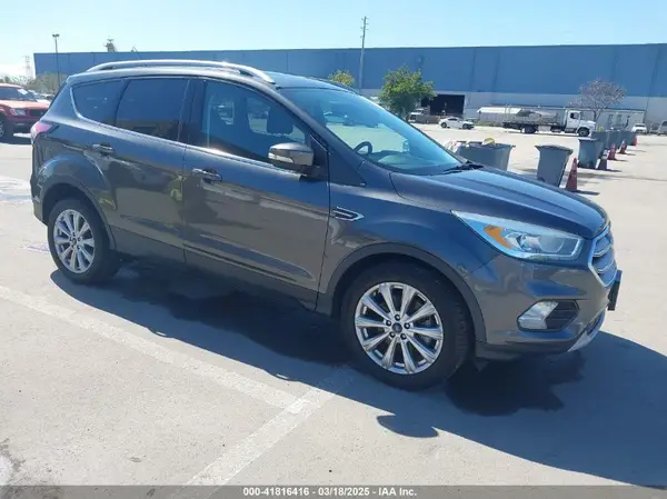 1FMCU0J91HUC88058 2017 FORD ESCAPE - Image 1