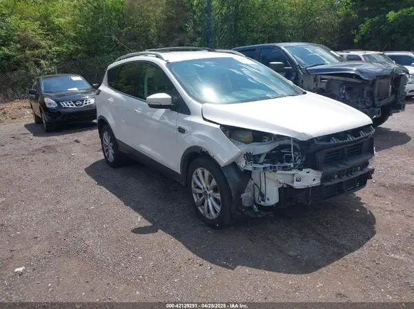 1FMCU0J91HUD35587 2017 FORD ESCAPE - Image 1