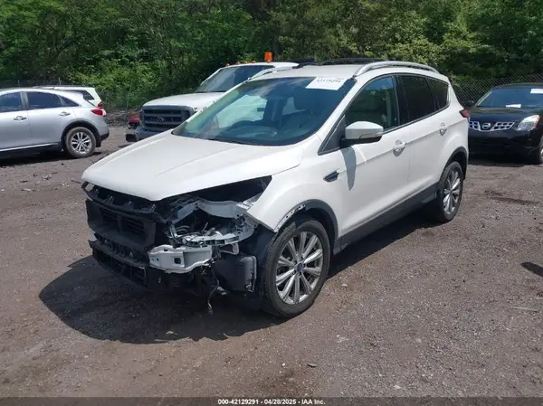 1FMCU0J91HUD35587 2017 FORD ESCAPE - Image 2