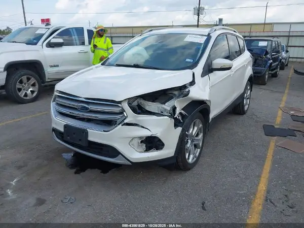 1FMCU0J93HUC13765 2017 FORD ESCAPE - Image 2