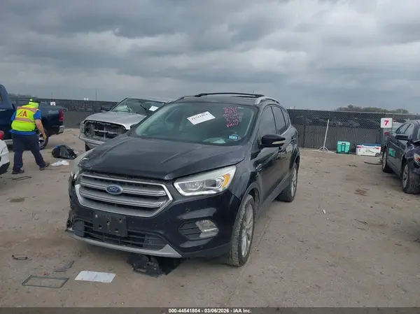 1FMCU0J94HUD10070 2017 FORD ESCAPE - Image 2