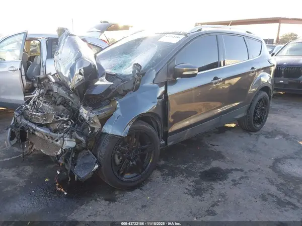 1FMCU0J95HUD03905 2017 FORD ESCAPE - Image 2