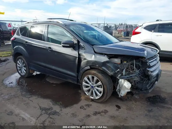 1FMCU0J95HUD29355 2017 FORD ESCAPE - Image 1