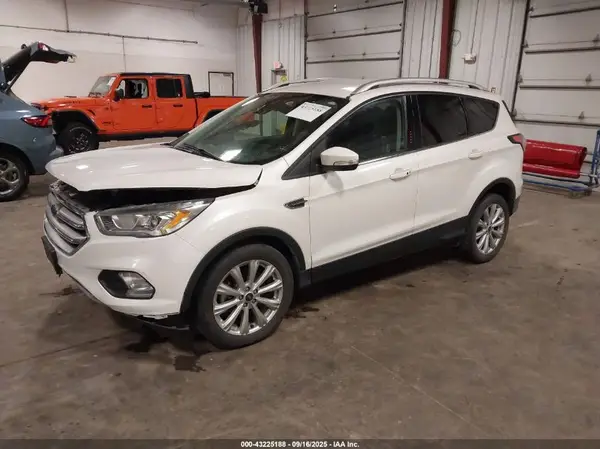 1FMCU0J96HUC25652 2017 FORD ESCAPE - Image 2