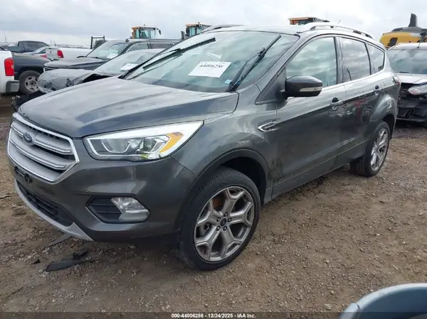 1FMCU0J96HUD52952 2017 FORD ESCAPE - Image 2
