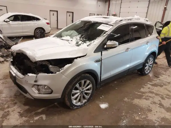 1FMCU0J96HUD70402 2017 FORD ESCAPE - Image 2