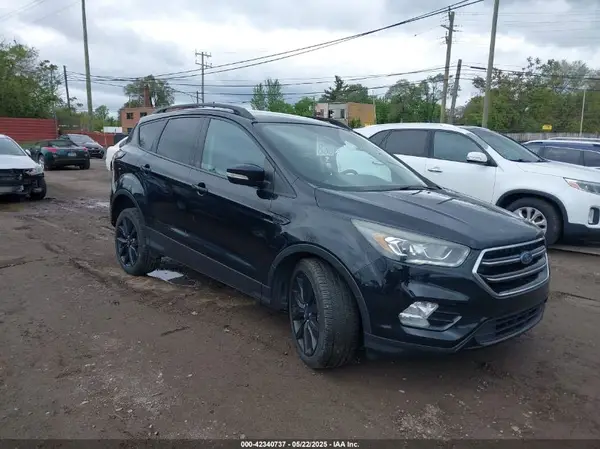 1FMCU0J96HUF10271 2017 FORD ESCAPE - Image 1