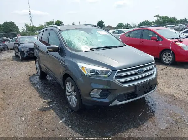 1FMCU0J97HUC12229 2017 FORD ESCAPE - Image 1