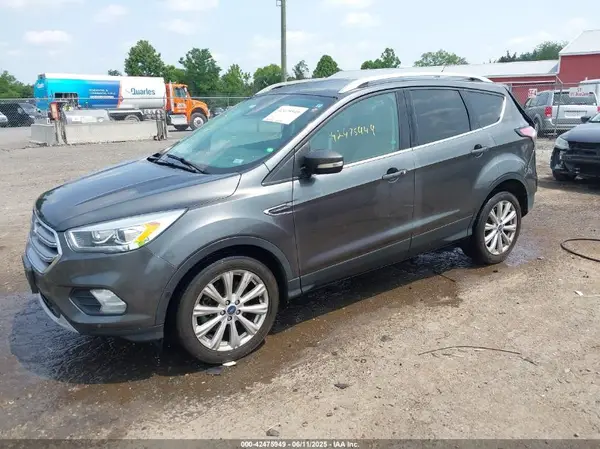 1FMCU0J97HUC12229 2017 FORD ESCAPE - Image 2