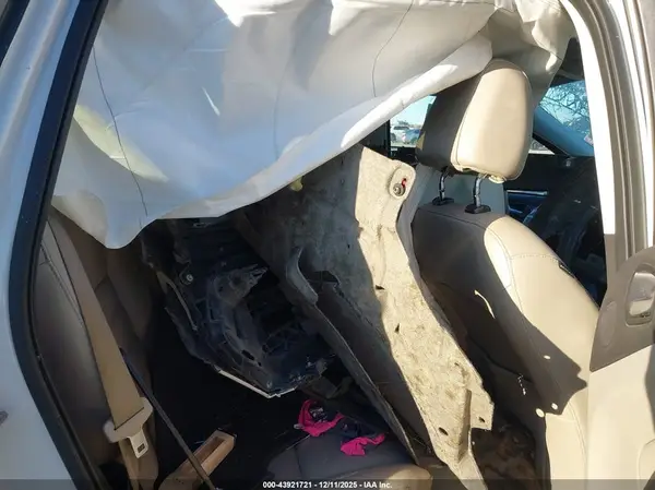 1FMCU0J97HUC25854 2017 FORD ESCAPE - Image 8