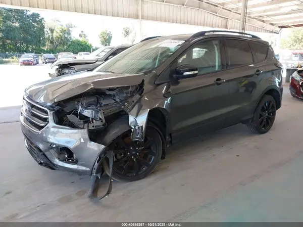 1FMCU0J98HUC37365 2017 FORD ESCAPE - Image 2