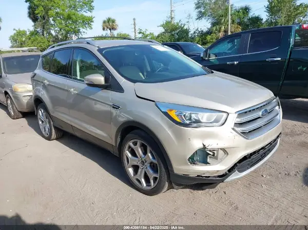 1FMCU0J98HUD16082 2017 FORD ESCAPE - Image 1