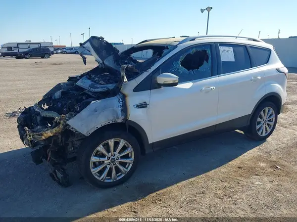 1FMCU0J99HUA38616 2017 FORD ESCAPE - Image 2