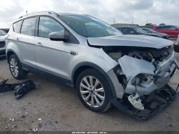 1FMCU0J99HUA96063 2017 FORD ESCAPE - Image 1