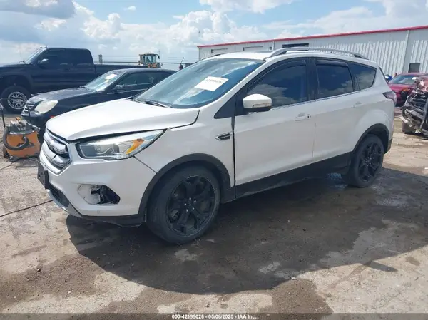 1FMCU0J99HUB01830 2017 FORD ESCAPE - Image 2