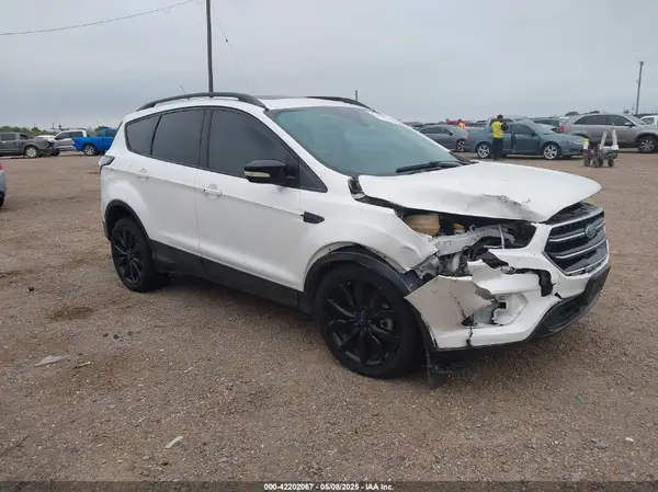 1FMCU0J99HUD10341 2017 FORD ESCAPE - Image 1