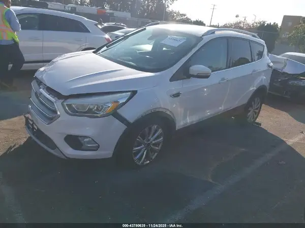 1FMCU0JD2HUB52235 2017 FORD ESCAPE - Image 2