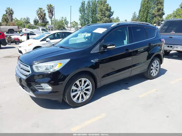 1FMCU0JD2HUD21427 2017 FORD ESCAPE - Image 2