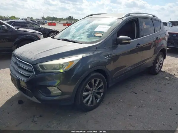 1FMCU0JD4HUA31979 2017 FORD ESCAPE - Image 2