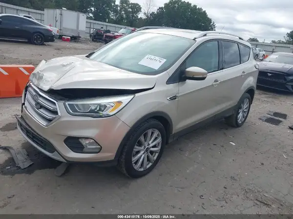 1FMCU0JD4HUB35811 2017 FORD ESCAPE - Image 2