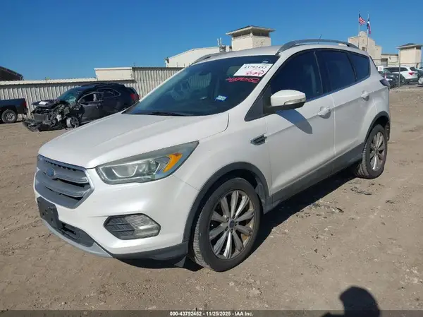1FMCU0JD4HUB60000 2017 FORD ESCAPE - Image 2
