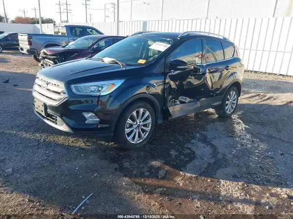 1FMCU0JD4HUB79422 2017 FORD ESCAPE - Image 2