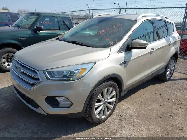 1FMCU0JD8HUD65304 2017 FORD ESCAPE - Image 2