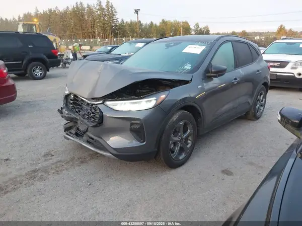 1FMCU0MN6SUA42705 2025 FORD ESCAPE - Image 2