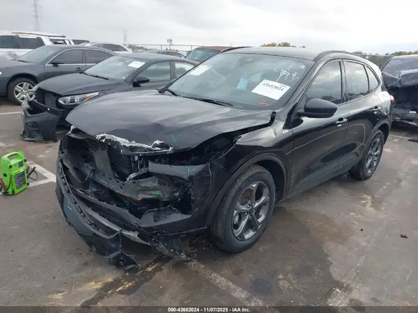 1FMCU0MN8SUA22195 2025 FORD ESCAPE - Image 2