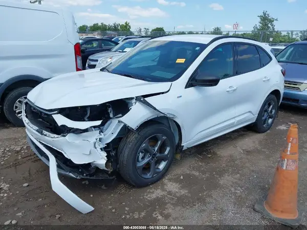 1FMCU0MZ0PUB46715 2023 FORD ESCAPE - Image 2