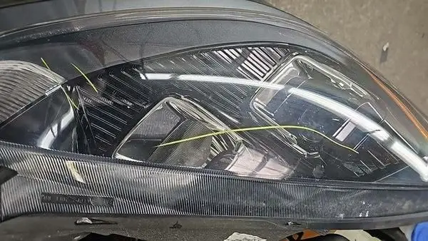 1FMCU9BZ4MUA33420 2021 FORD ESCAPE - Image 1