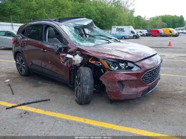 1FMCU9BZ9MUA15592 2021 FORD ESCAPE - Image 1