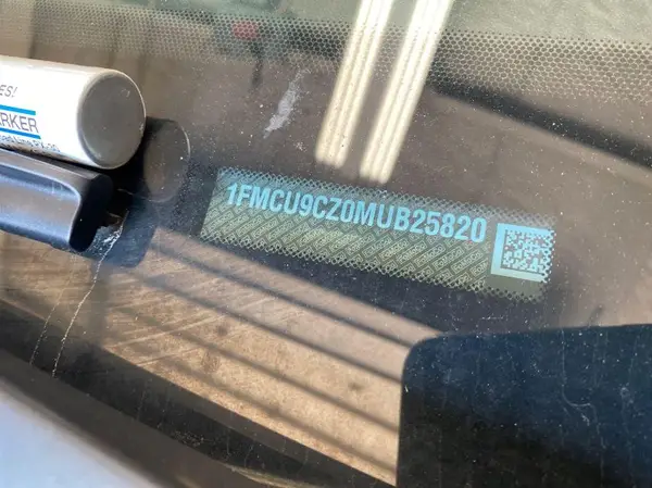 1FMCU9CZ0MUB25820 2021 FORD ESCAPE - Image 2