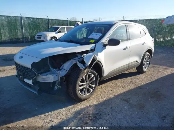 1FMCU9G60NUA61330 2022 FORD ESCAPE - Image 2