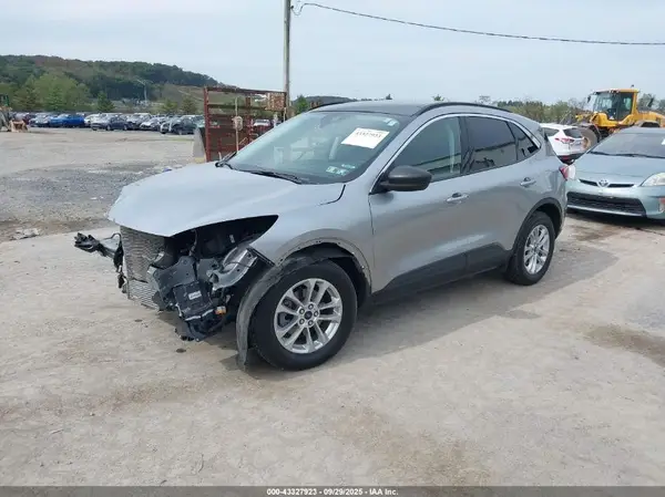 1FMCU9G62NUA42990 2022 FORD ESCAPE - Image 2