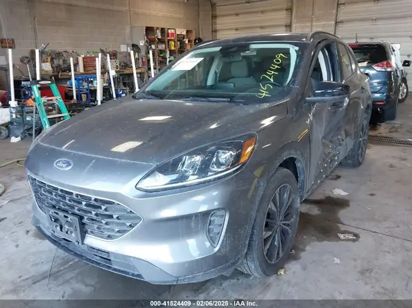 1FMCU9G63NUB20208 2022 FORD ESCAPE - Image 2