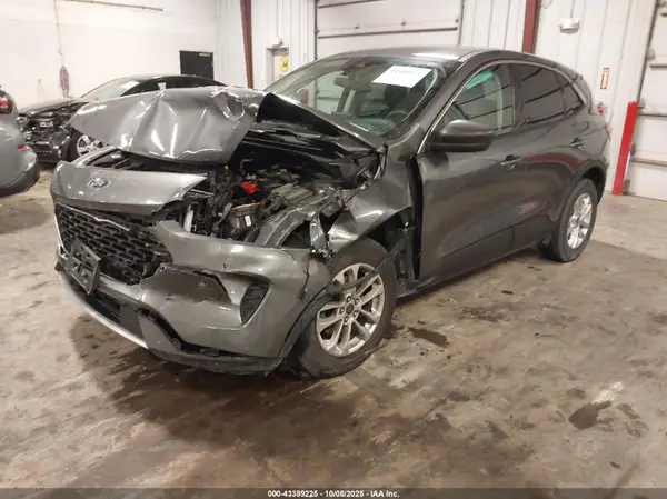 1FMCU9G63NUB22489 2022 FORD ESCAPE - Image 2