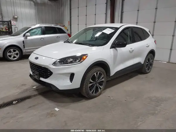 1FMCU9G63NUB97581 2022 FORD ESCAPE - Image 2