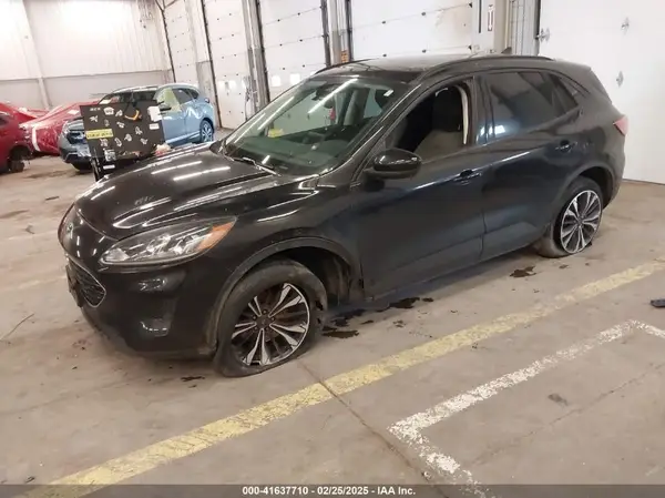 1FMCU9G65NUB13177 2022 FORD ESCAPE - Image 2