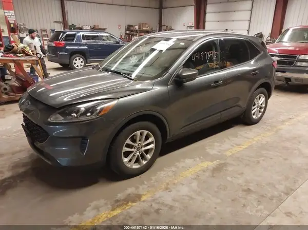 1FMCU9G67LUA19153 2020 FORD ESCAPE - Image 2