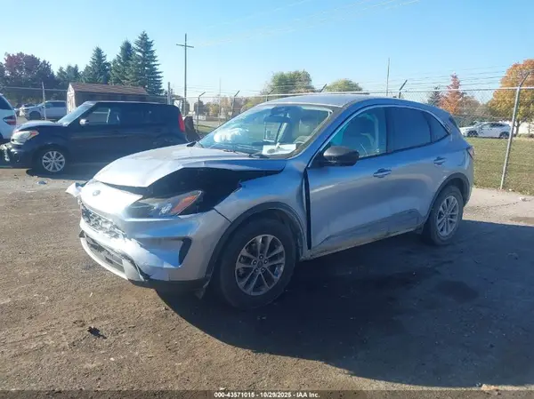 1FMCU9G67NUB69430 2022 FORD ESCAPE - Image 2