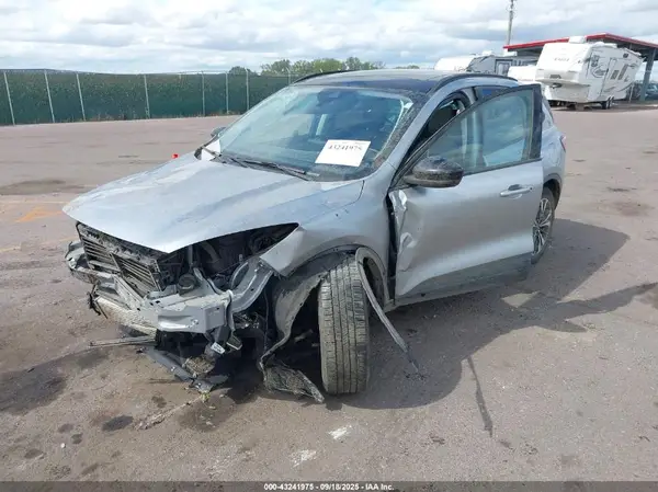 1FMCU9G67NUB87877 2022 FORD ESCAPE - Image 2
