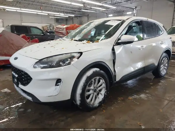 1FMCU9G68MUB06173 2021 FORD ESCAPE - Image 2