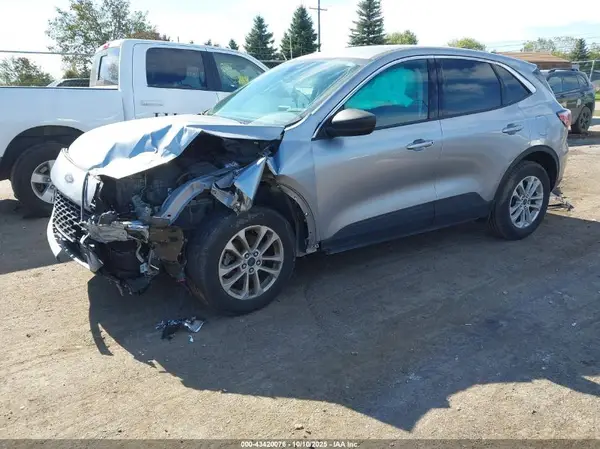 1FMCU9G68NUB25422 2022 FORD ESCAPE - Image 2