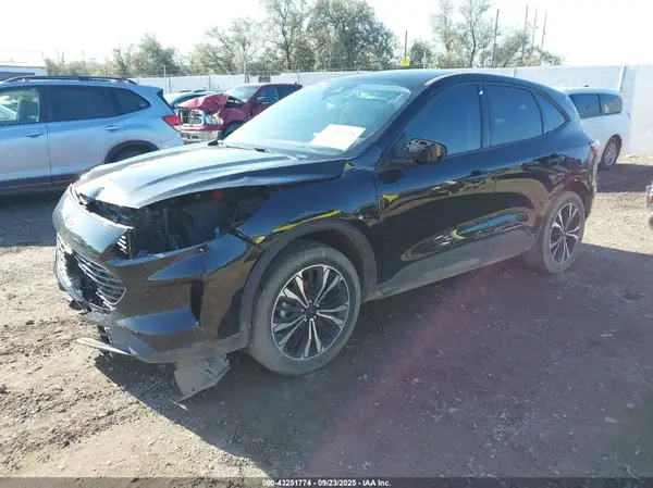 1FMCU9G69MUA94955 2021 FORD ESCAPE - Image 2