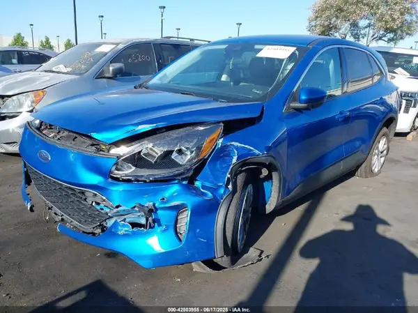 1FMCU9G69MUB15318 2021 FORD ESCAPE - Image 2