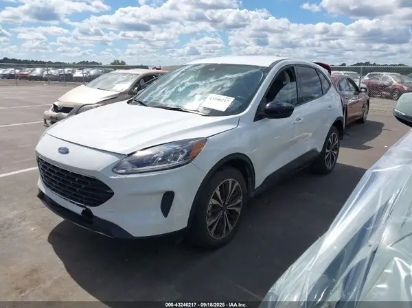 1FMCU9G69NUB92370 2022 FORD ESCAPE - Image 2